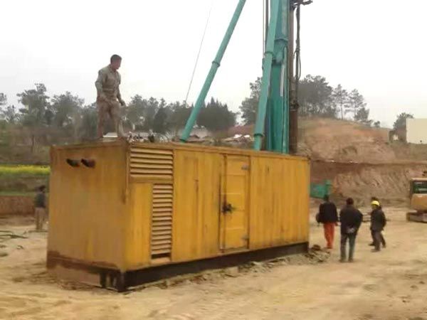 成武如何判断水冷式机油散热器密封件是否需要更换？